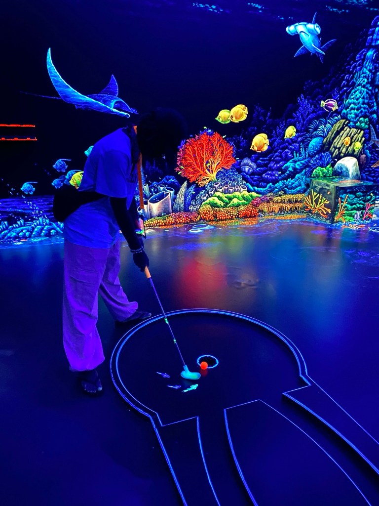 Sommer Indoor-Aktivitäten in Dubai- Blacklight