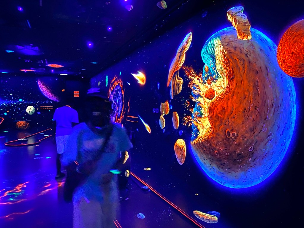 Sommer Indoor-Aktivitäten in Dubai- Blacklight