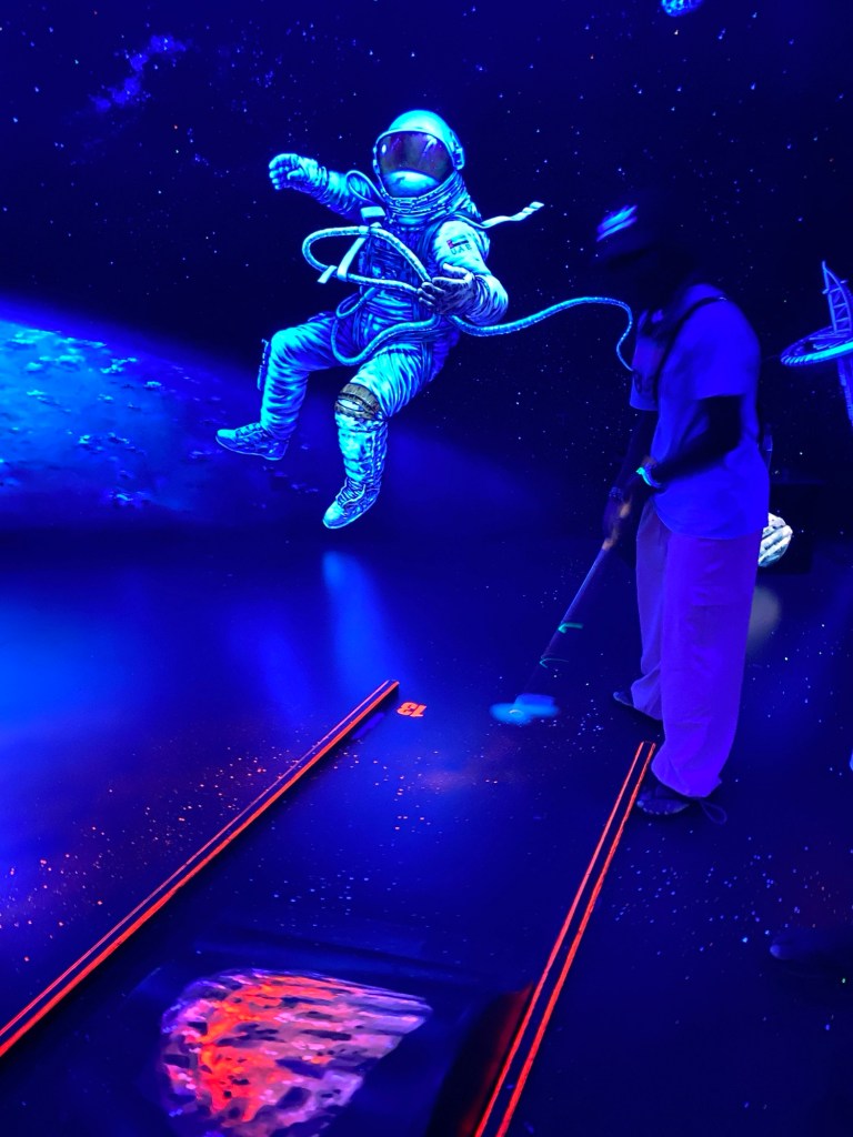 Sommer Indoor-Aktivitäten in Dubai- Blacklight